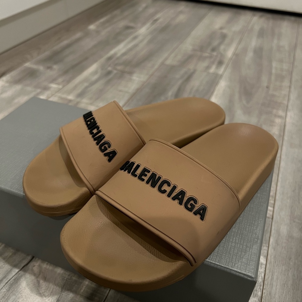 BALENCIAGA BEIGE SLIDES SIZE 36